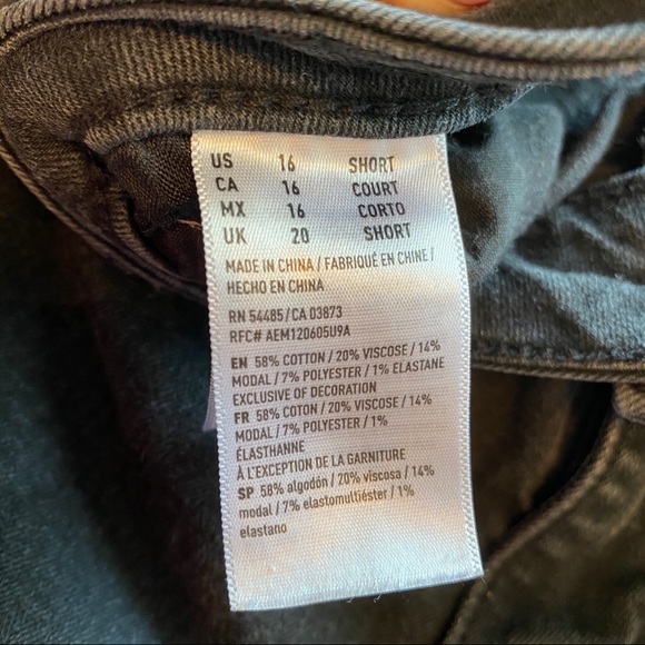 AE Super High-Rise Jeans w/ Holes in the Knees - Picture 6 of 7